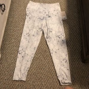 NWT! white marble large leggings! 7/8 length